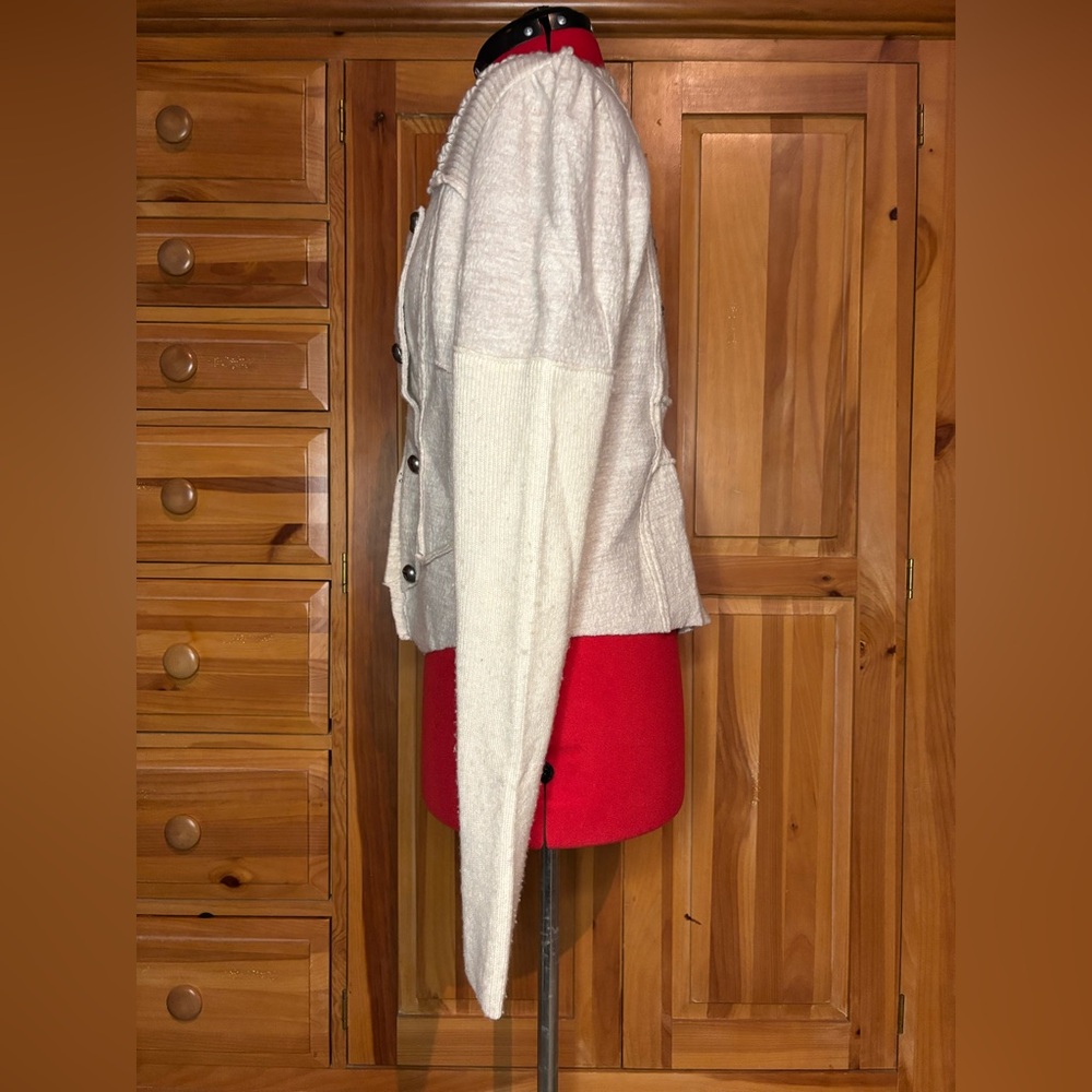 Free People Wool Women's Cream Sweater Jacket with hook closure size Large - Picture 3 of 15